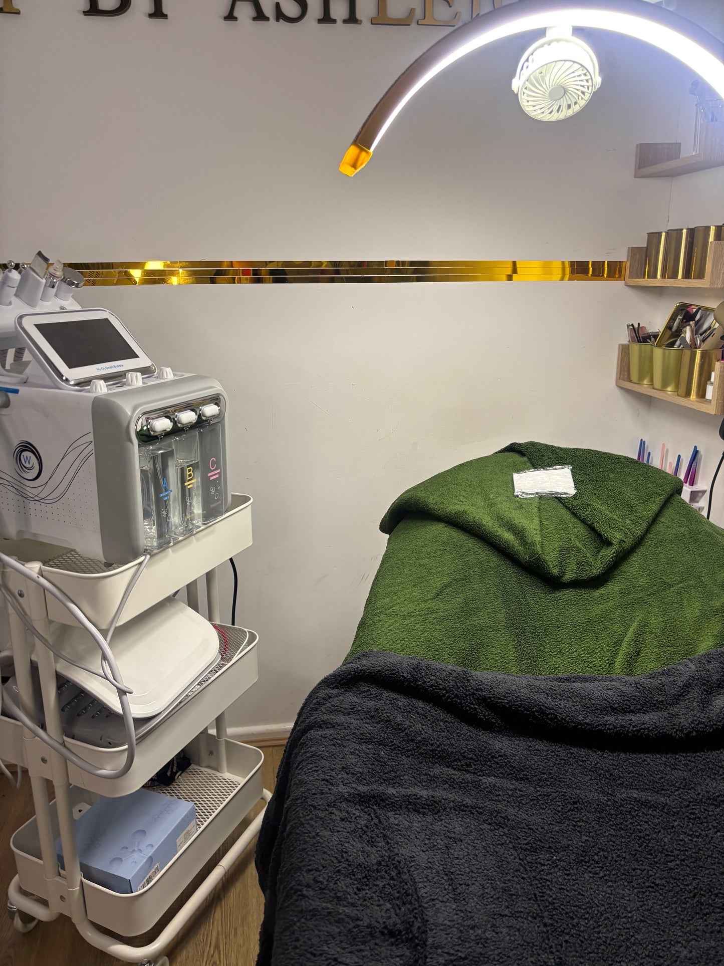 Glow Up (Hydra) Facial